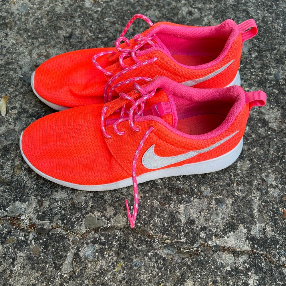 Nike Orange and Pink athletic shoes Youth 7 (woman’s 8.5-9)